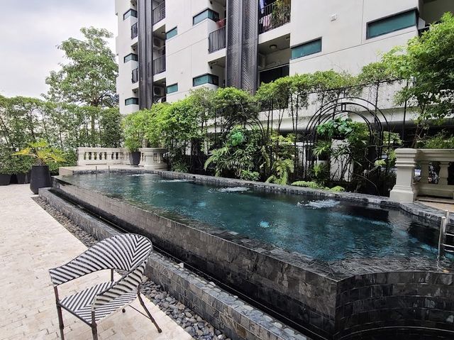 Luxurious Hotel with Jacuzzi 😍