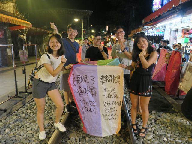 十分必做❣️黑暗中放天燈許願🫶🏽