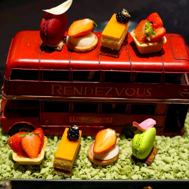 หลบฝนไปนั่งจิบชาฟิลผู้ดีอังกฤษที่ Rendezvous Lounge จ้า