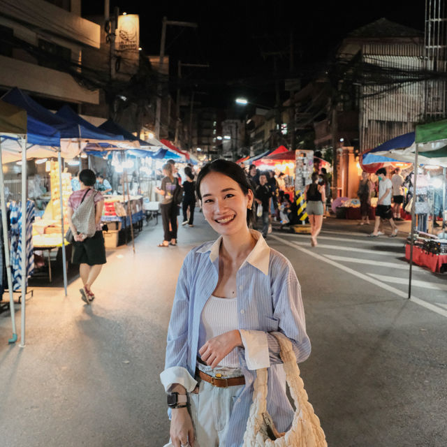 ถนนคนเดินท่าแพ (Tha Phae Walking Street)