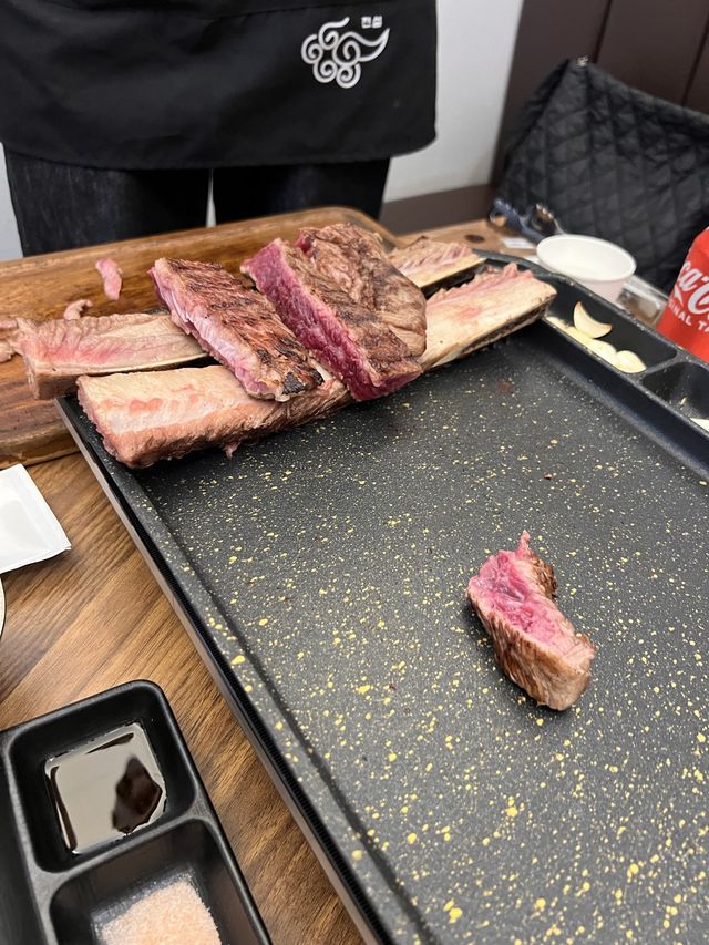 韓国/ソウル【明洞】サムギョプサルもカルビも食べれる！個室のお肉屋さん