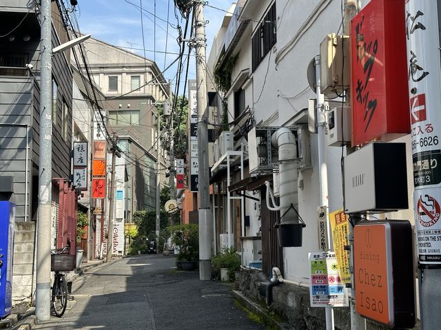 東京・新宿区。『車力門通り』を歩く。
