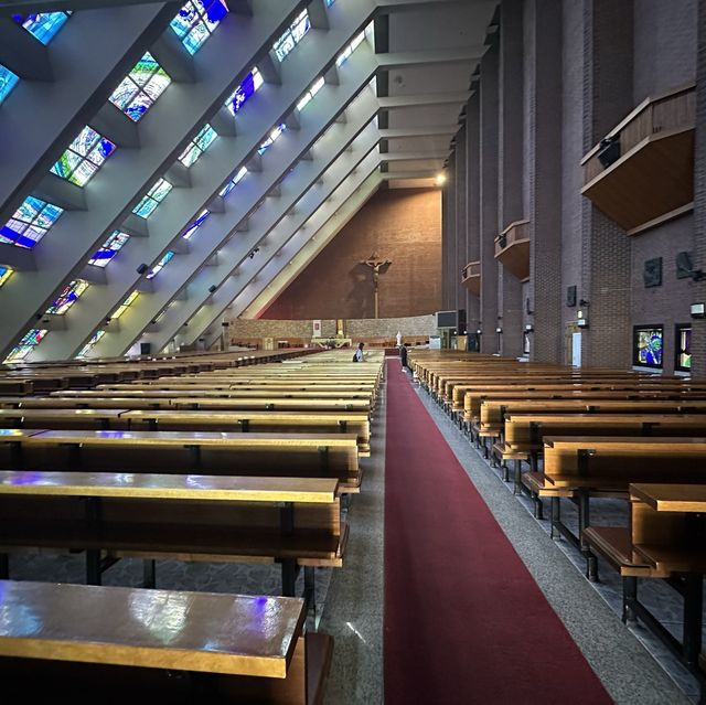 韓國🇰🇷釜山｜南川聖堂⛪️一座45度建築設計獎的彩色玻璃牆