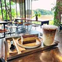 คาเฟ่ริมน้ำกับดีไซน์สุดเก๋ ราชบุรี  🌿🍃