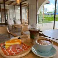 the Arc cafe คาเฟ่สวยสบายตา