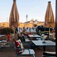 COZY RESTAURANT IN MARSEILLE.