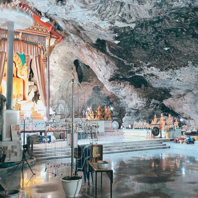 北碧府．Wat Ban Tham(依山勢建造的巨龍廟宇)