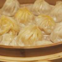 上海美食篇~皮最薄又多湯汁的小籠包