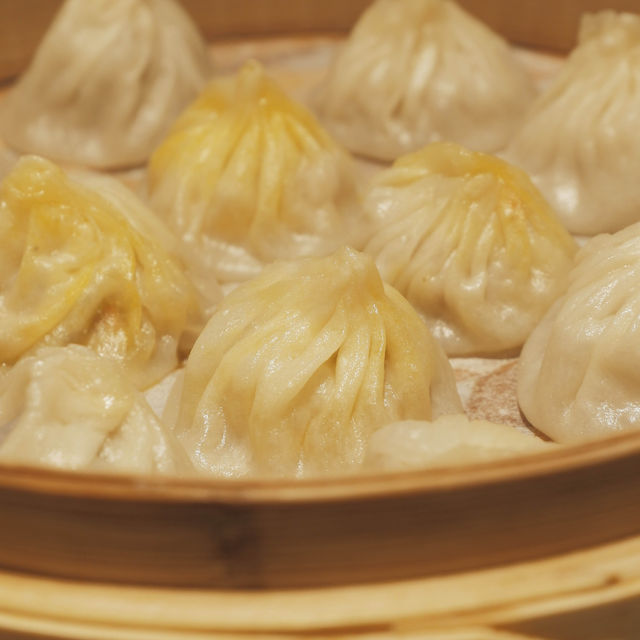 上海美食篇~皮最薄又多湯汁的小籠包