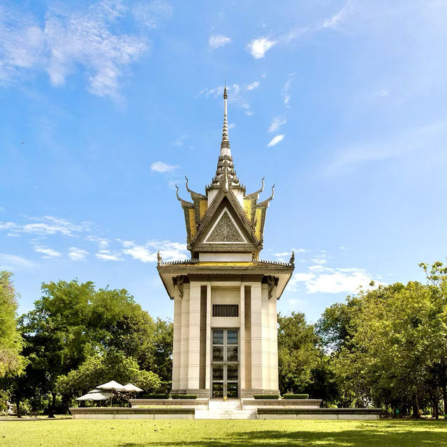Unveiling the Tragic History of Phnom Penh's Killing Fields 🕊️🕯️