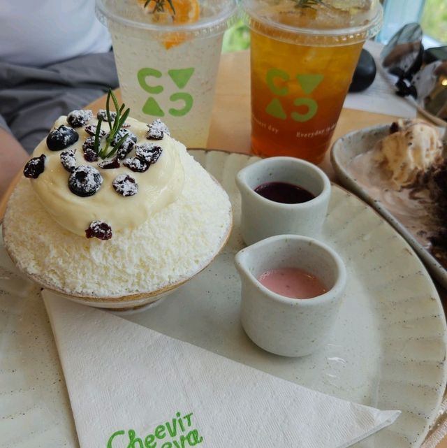 cheevit cheeva cafe in hat yai, thailand