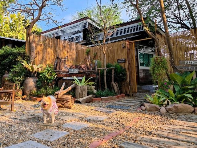 ที่พักริมน้ำแม่กลอง ราชบุรี ฉบับคนมีหมา 