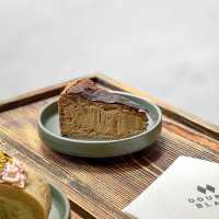  《半山簡約黑灰色咖啡店》 