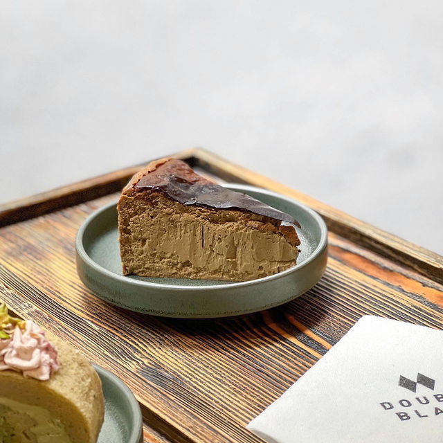  《半山簡約黑灰色咖啡店》 