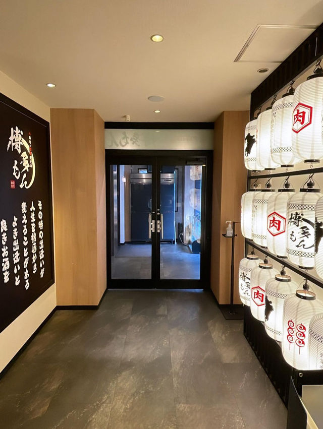 【福岡グルメ】肉寿司と焼き鳥を楽しめる豪華な居酒屋