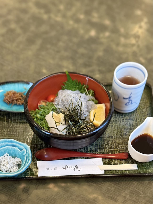【淡路島】名物玉ねぎつけ麺が食べられる昔ながらの手打ちうどん店