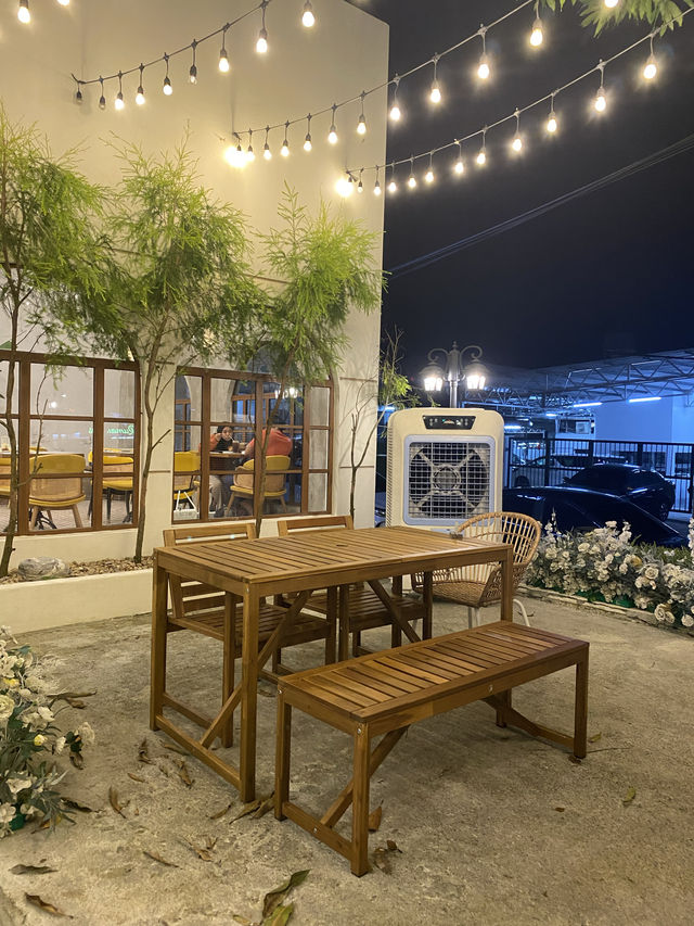Beautiful scenery at this gorgeous cafe!