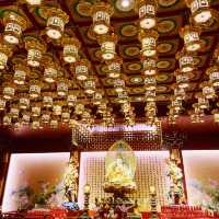【シンガポール🇸🇬/壁一面に仏像が並ぶ煌びやかな”仏牙寺龍華院博物館”】