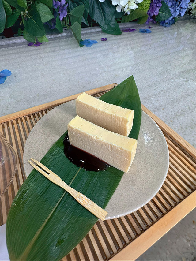 【鎌倉】ドリンクを水の上に乗せる！日本庭園風で四季を楽しむ『和モダンカフェ』