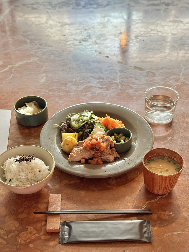 【東京/神田】昔に万世橋駅があった煉瓦造りの高架下を作り変えたお店 『Sta.神田店』