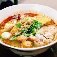 泰國曼谷 不經意的美味船麵 Zaew Noodle แซว ก๋วยเตี๋ยวลูกชิ้นปลา