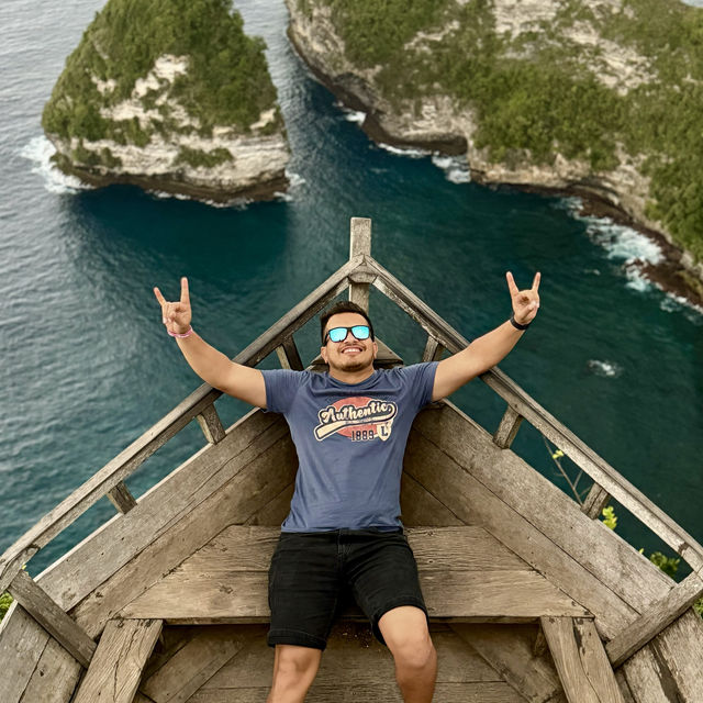 Sun, sand, and serenity: Bali’s beach life is paradise. 🌴☀️