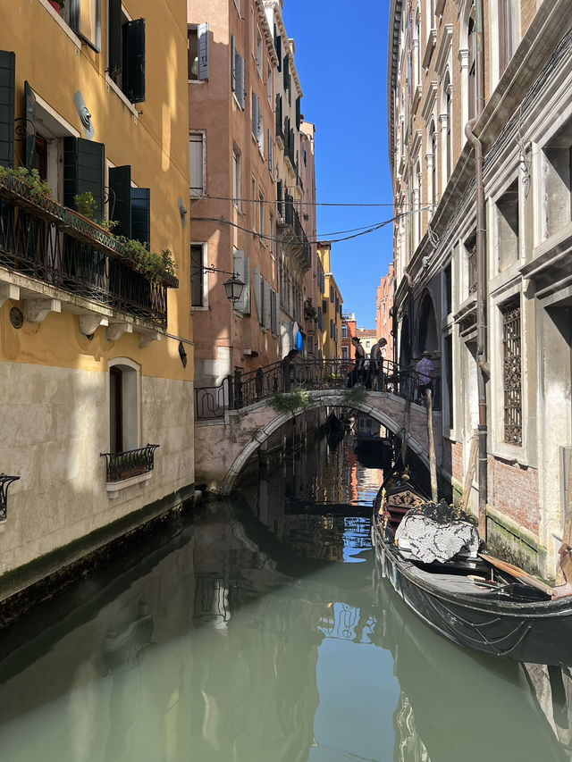 Exploring the Streets and Canals of Venice, Italy 🇮🇹 Exploring the Streets and Canals of Venice, Italy 🇮🇹