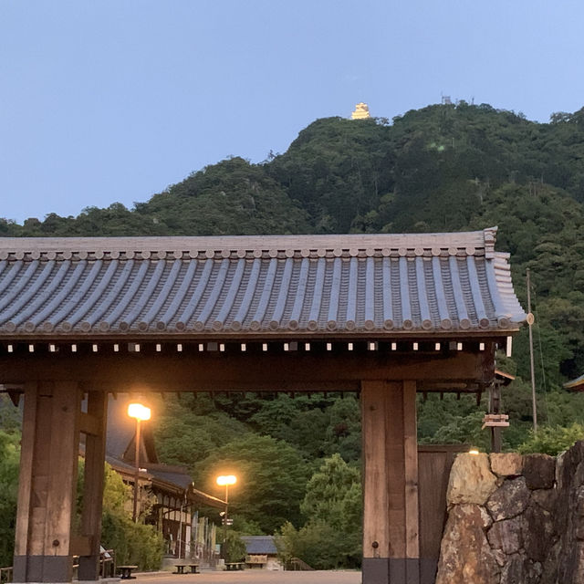 夕暮れの岐阜城
