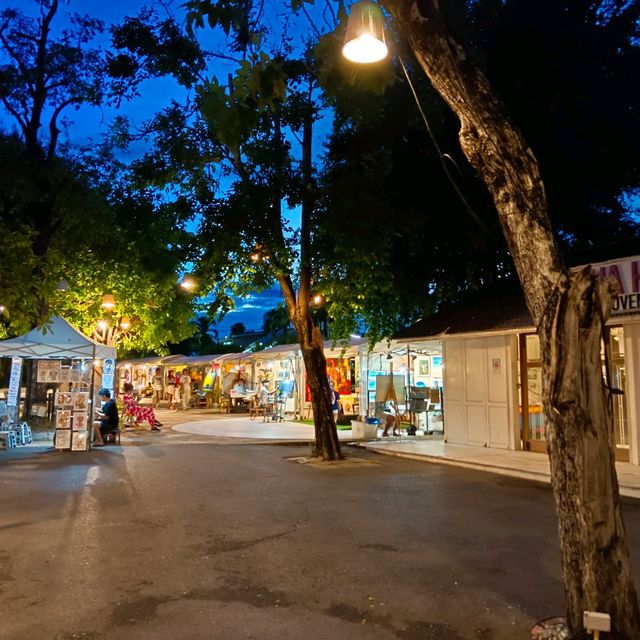 Cicada Market ตลาดนัดจั๊กจั่น หัวหิส