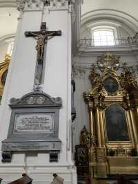 Heart of History: Uncover Chopin, Papal Legacy, and Baroque Beauty at Warsaw’s Holy Cross Church