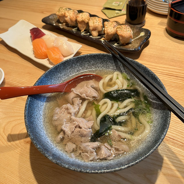 Family friendly sushi restaurant 