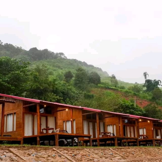 ที่พักสะปัน  ติดแม่น้ำ  ล้อมภูเขา