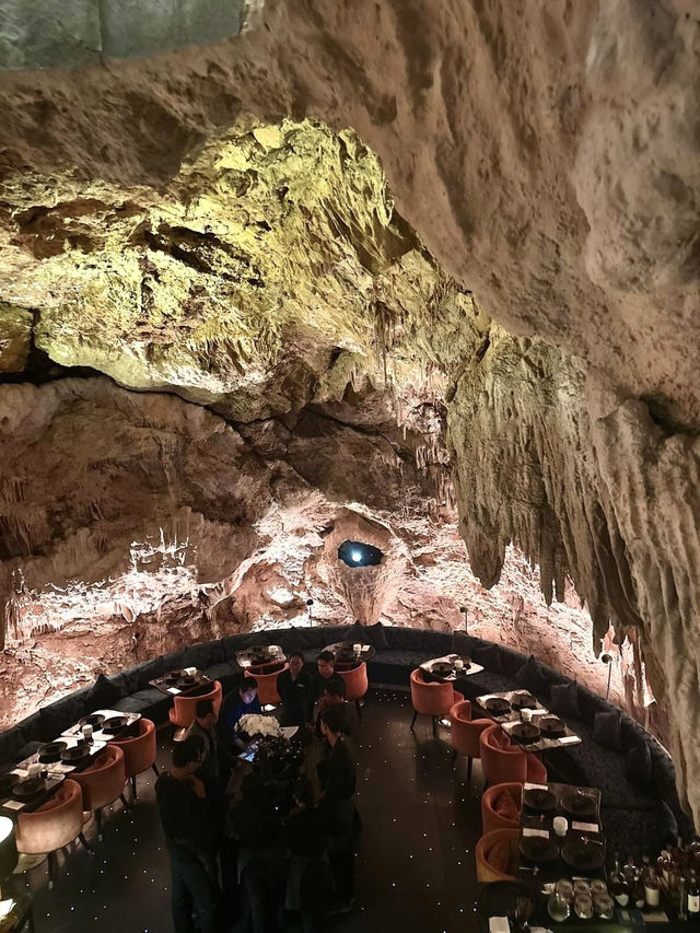 ร้านอาหารใต้ดิน 20 ที่นั่ง🗿ในถ้ำอายุกว่า 25,000 ปี