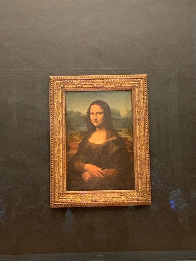 Louvre Museum สัมผัสศิลปะและประวัติศาสตร์ระดับโลก