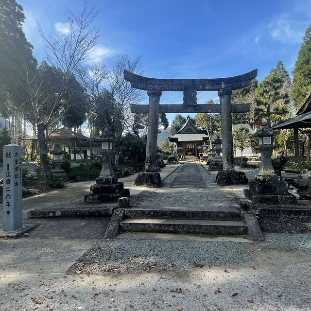 【おんせん県おおいた】美しい花手水に癒される嵐山瀧神社&三日月の滝