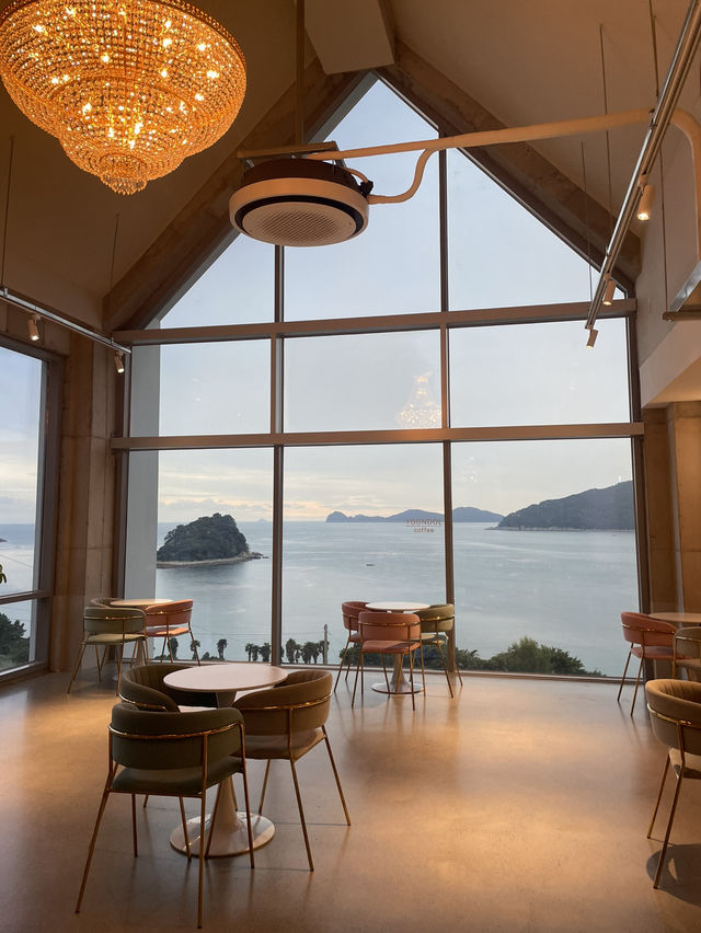 한적한 바다뷰 🌊거제도 대형카페 “윤돌커피”☕️