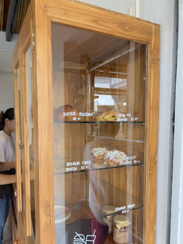 Mr. Sista Café: Where Bali’s Best Coffee Meets Cozy Vibes