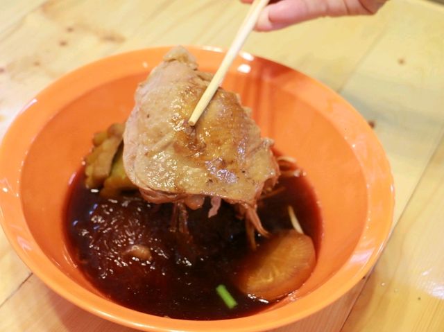 ก๋วยเตี๋ยวไก่ตุ๋นมะระ บุฟเฟ่ต์ 79 บาท