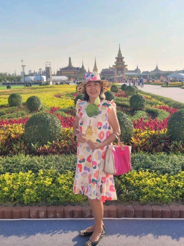  พระเขี้ยวแก้ว  ที่ท้องสนามหลวง