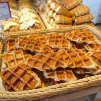 เบเกอรี่ร้านดังมีให้เลือกอร่อยกว่า 3,000 ชิ้น