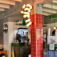 ร้านขนมปังปิ้งและนมสดหอมๆ ในเมืองน่าน