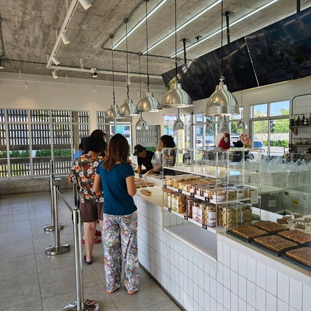 Toffy Cake Chonburi คาเฟ่ ร้านของฝากเจ้าดัง