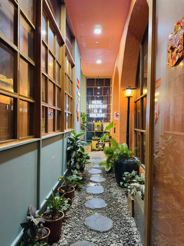 Where Warmth Meets Style: Elephant Resort Café” If you’re loo Where Warmth Meets Style: Elephant Resort Café” If you’re loo
