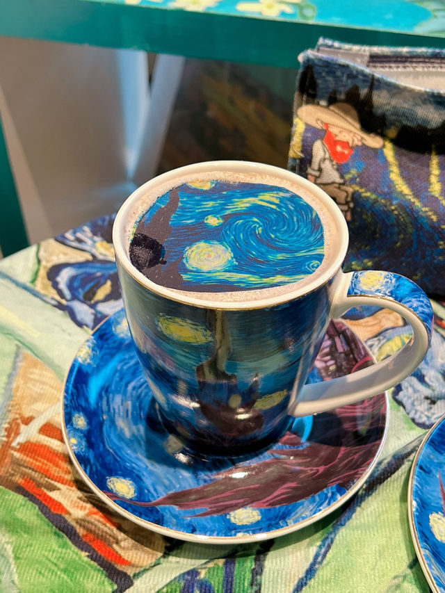 【上海/カフェ】ひまわりと星月夜のラテアートが楽しめる☕️