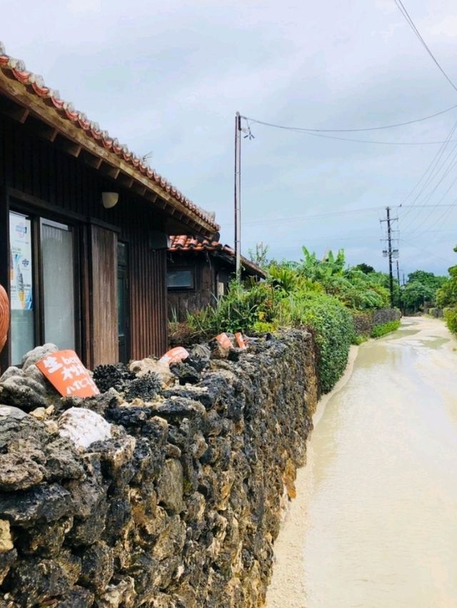 【沖縄らしい、島赤瓦屋根が残る場所】