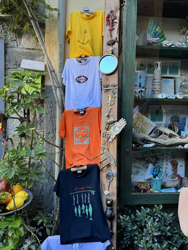 意大利🇮🇹五漁村🐠七彩繽紛的商店也是風景🌈手工藝品市集👗精美可愛小店