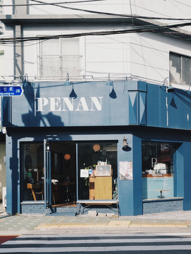 田浦洞的隱藏版質感咖啡館 深藍色的歐式魅力PENAN Café