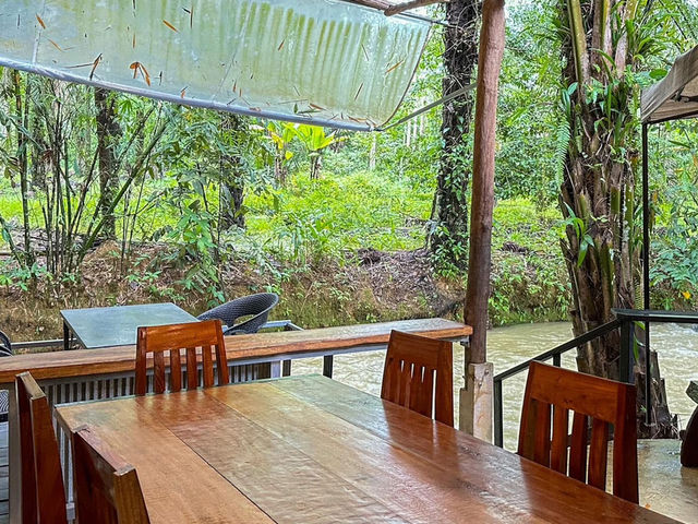 ร้านอาหารบ้านๆ ติดริมคลอง 