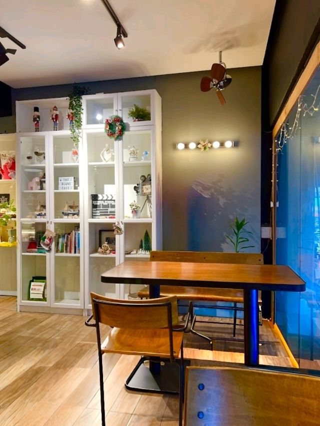 A Hidden Café Gem for a Solo Escape A Hidden Café Gem for a Solo Escape