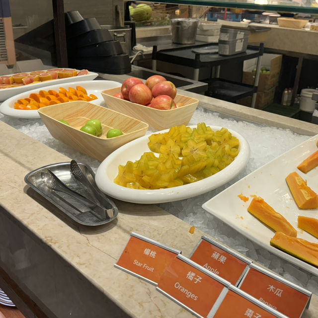 台北凱達大飯店的百宴自助晚餐！滿滿餐點種類，精緻裝潢很有氣氛！